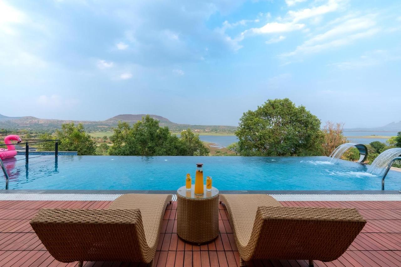 Pearl Lakeview Mansion By Stayvista - Lakeside Villa With Infinity Pool, Jacuzzi, In-House Theatre & Games Room Igatpuri Eksteriør billede