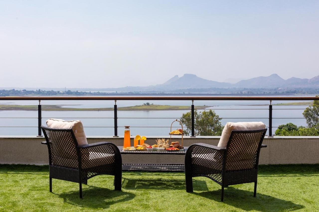 Pearl Lakeview Mansion By Stayvista - Lakeside Villa With Infinity Pool, Jacuzzi, In-House Theatre & Games Room Igatpuri Eksteriør billede