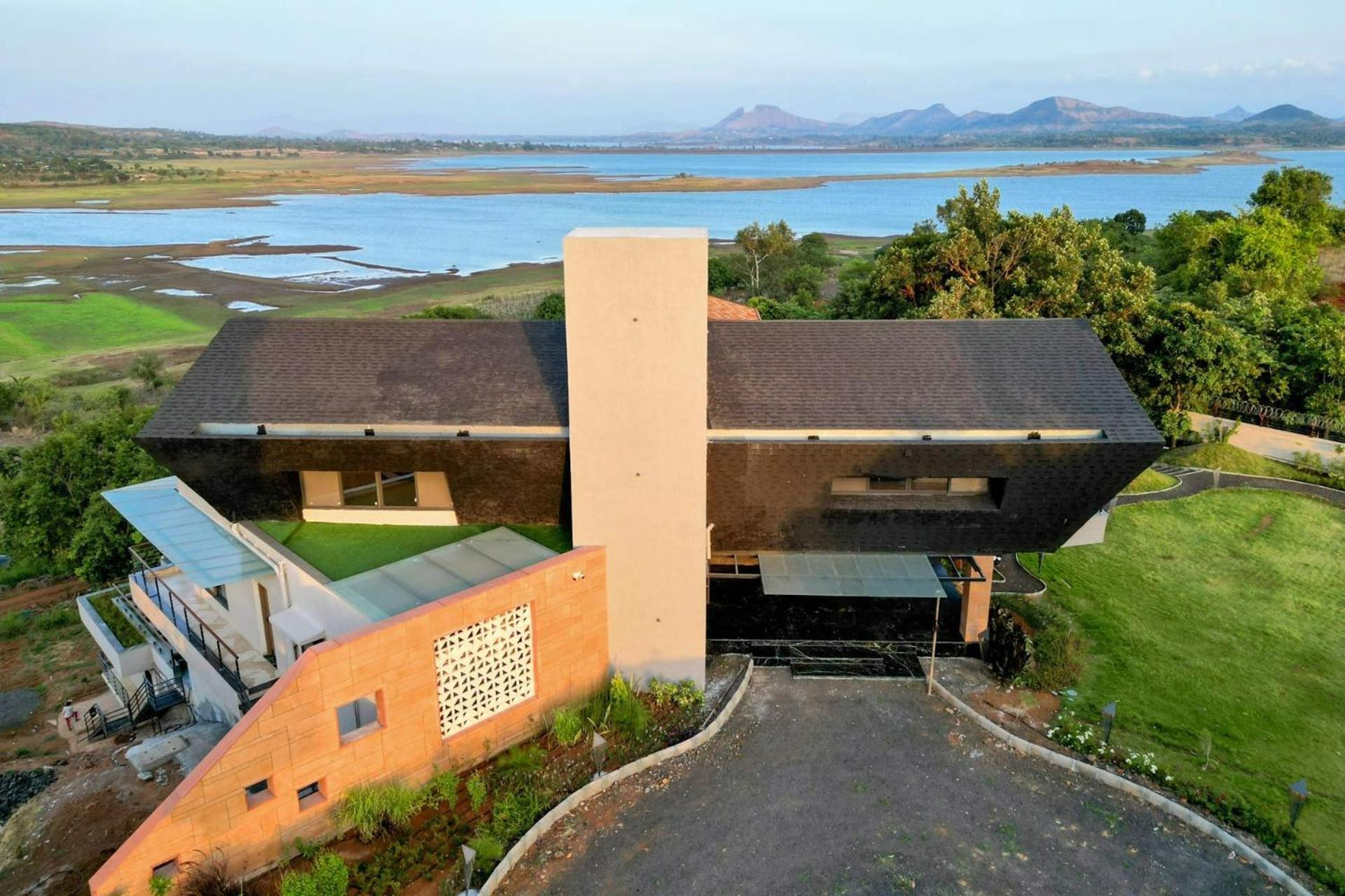 Pearl Lakeview Mansion By Stayvista - Lakeside Villa With Infinity Pool, Jacuzzi, In-House Theatre & Games Room Igatpuri Eksteriør billede