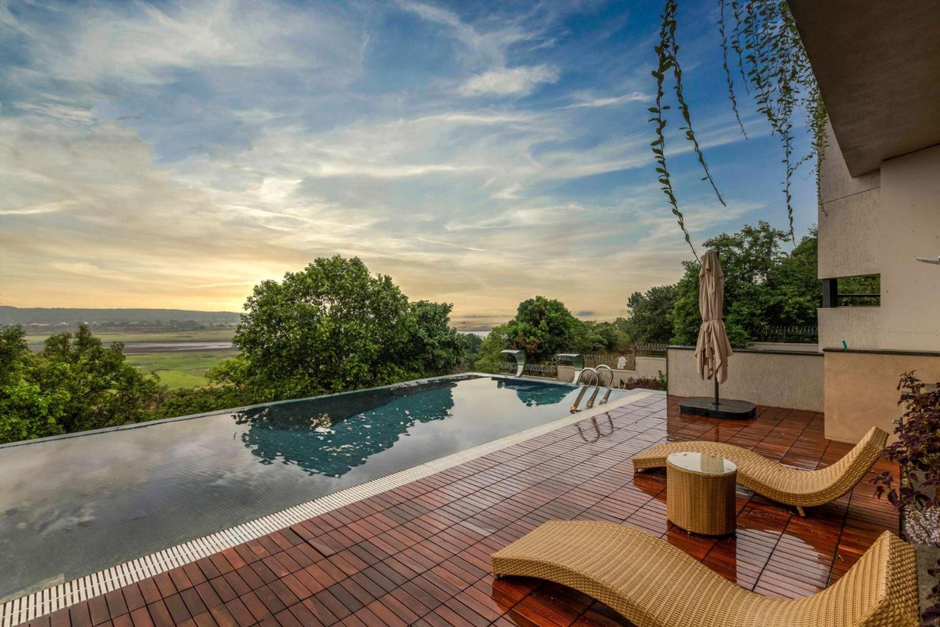 Pearl Lakeview Mansion By Stayvista - Lakeside Villa With Infinity Pool, Jacuzzi, In-House Theatre & Games Room Igatpuri Eksteriør billede