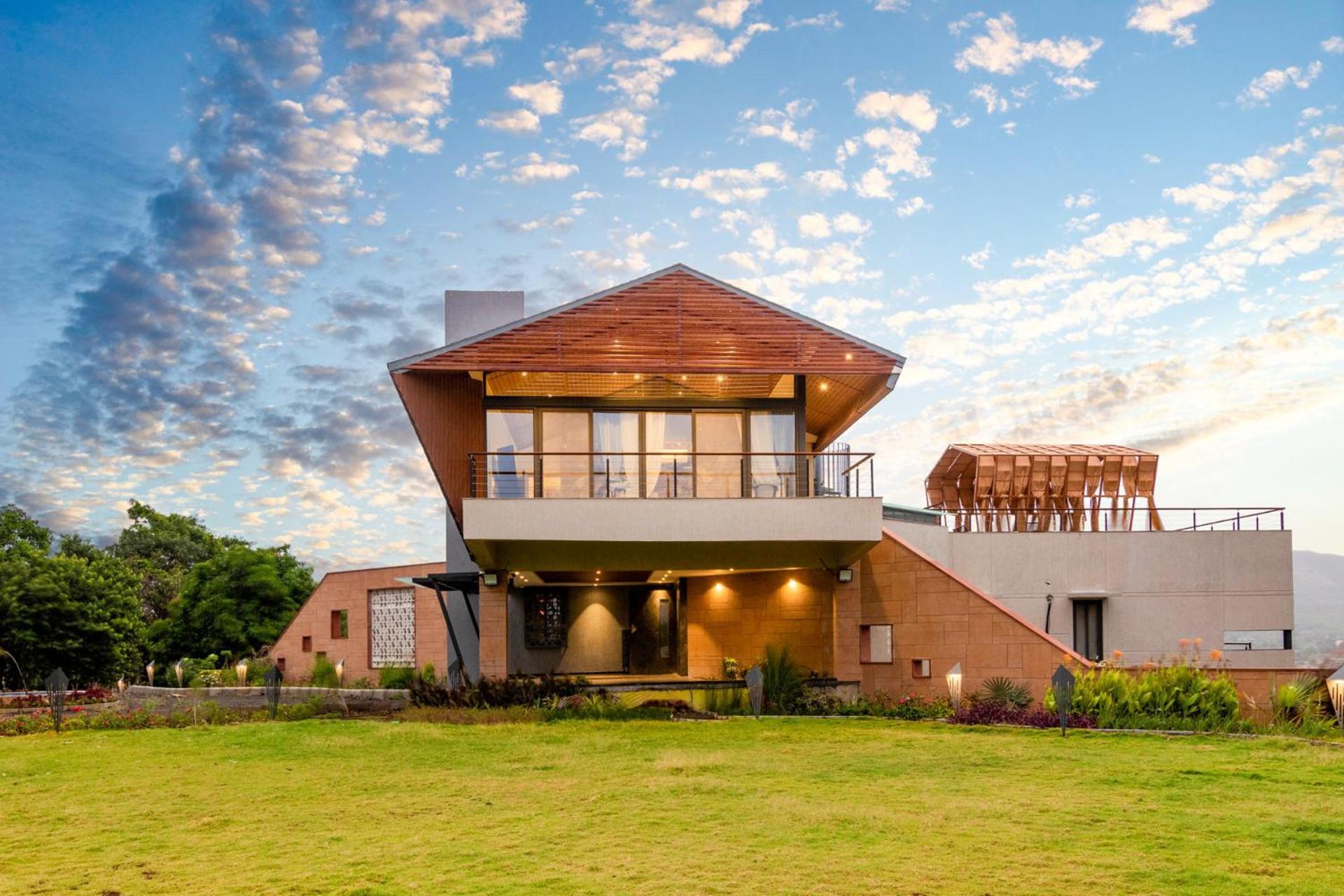 Pearl Lakeview Mansion By Stayvista - Lakeside Villa With Infinity Pool, Jacuzzi, In-House Theatre & Games Room Igatpuri Eksteriør billede