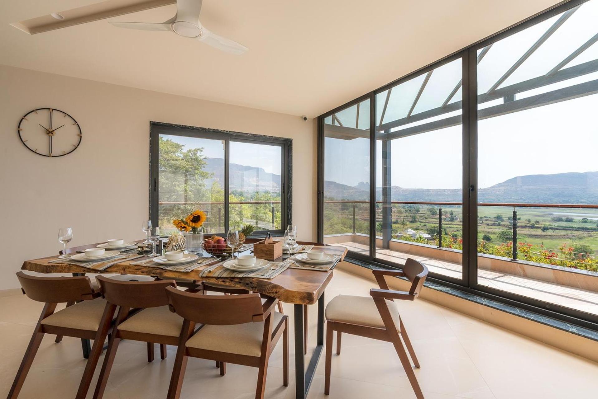 Pearl Lakeview Mansion By Stayvista - Lakeside Villa With Infinity Pool, Jacuzzi, In-House Theatre & Games Room Igatpuri Eksteriør billede